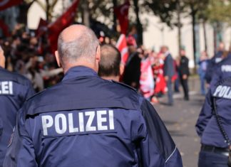 Drugs en kinderporno: 67 Duitse politieagenten geschorst