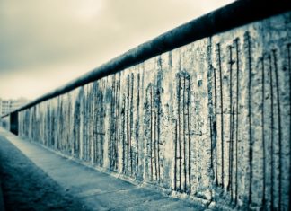 Coronapaniek en klimaatzwendel moeten afleiden van economische ineenstorting