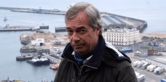 Farage onthulde hoe de Britse regering illegale immigratie helpt – kreeg bezoek van de politie