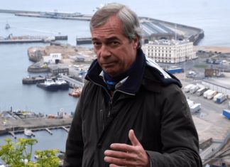 Farage onthulde hoe de Britse regering illegale immigratie helpt – kreeg bezoek van de politie