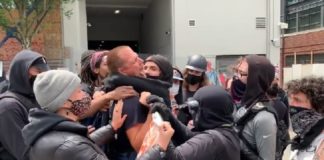Antifa republiek CHAZ begint met herstelbetalingen: blanke deelnemers worden onder druk gezet om zwarten 10 dollar te geven