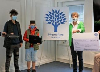 Duitsers gingen weer met lege handen naar huis: 100 gloednieuwe laptops voor illegalen in Duitsland