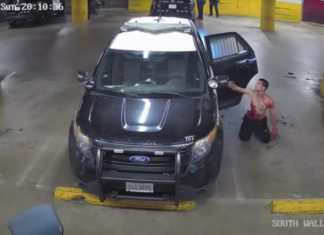 Amerikaanse politie publiceert dramatische video van ontsnapte man die naar het pistool van politieagent greep
