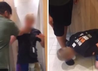 Deense jongen wordt gedwongen om de schoen van asielzoeker te kussen