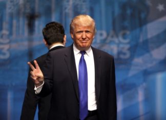 Trump waarschuwt voor “nieuw, extreem links fascisme”