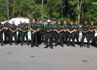 Florida sheriff waarschuwt Antifa en BLM dat hij “elke legale wapenbezitter in zijn gemeente tot hulpsheriff benoemt indien dat nodig is”