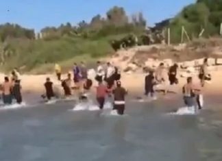 Hier bestormen migranten het Siciliaanse toeristenparadijs