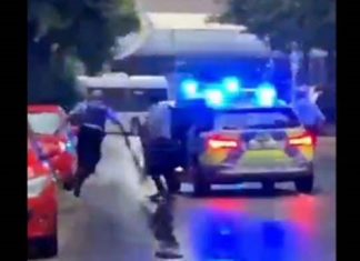Duitsland: Marokkaan valt twee mannen met een bijl aan