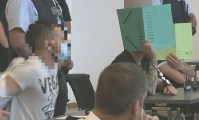 Migrantenbendeverkrachters lachen om hun misdaad