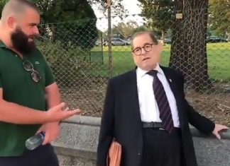 Architect achter het afzettingsproces tegen Trump ontkent geweld van Antifa: “Het is een mythe”