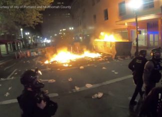 Trump stuurt 150 van zijn Antifa-terminators naar Chicago
