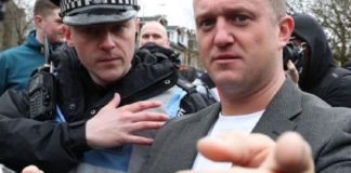 Tommy Robinson ontvlucht het land na brandstichting