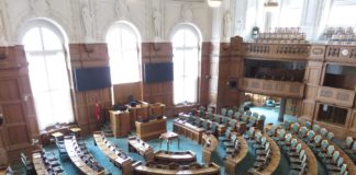 Deense minister van Immigratie geeft toe dat het integratiebeleid een “fiasco” is – eist remigratie
