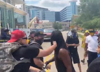 Rechts begint terug te vechten: Proud Boys leveren strijd met Antifa/BLM in Michigan