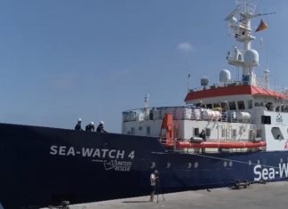 EU bedreigt Italië om migranten toe te laten terwijl de crisis op Lampedusa explodeert