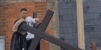 Bontkraagje asielzoeker ontheiligt christelijke kerk in Londen