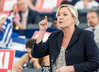 Marine Le Pen terug in haar juiste element