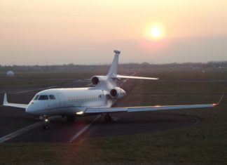 Niets is te duur voor Merkel’s allround verzorging: Irakezen landen in een privé-jet en eisen asiel