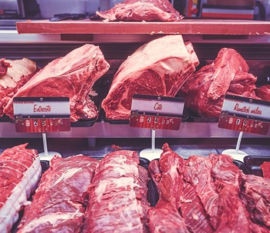 Moslimjeugdigen bedreigen slagerij omdat hij varkensvlees verkoopt