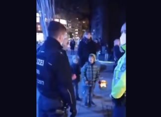 Duitse politie: bij migranten zeven kleuren bagger schijten – en tegen kleine kinderen tijdens Sint-Maarten lantaarntocht krachtig optreden