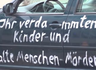 “Jullie verdomde kinderen- en oude mensen-moordenaars”: Duitser ramt auto tegen de poort van Merkel’s kanselerij