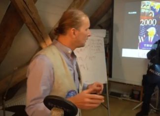 Live uitzending van dokter over quarantainevoorschriften werd onderbroken door politie met getrokken wapens