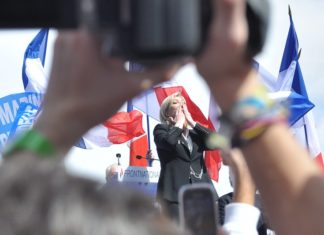 “De zelfmoord van Europa” – Marine Le Pen lanceert campagne tegen het nieuwe migratiepact van de EU