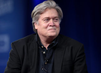 “Biden is gedaan, hij is voorbij”: Bannon voorspelt twee weken tot “de nederlaag van de globalisten”