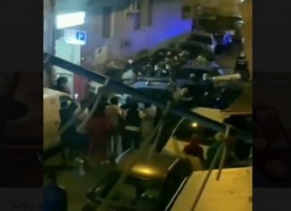 Zwarte geweldsuitbarsting in Napels: 200 Nigerianen gewapend met messen vallen de politie aan