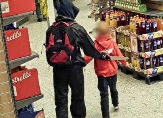 Zweeds jongetje ging chips kopen – migrantenbendelid duwt mes tegen zijn rug