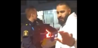 Hier wordt de Zweedse politie voor de camera door moslim tot op het bot vernederd: “Fucking pussy, pislullen… ga daar maar staan, snel!”