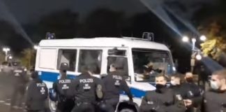 Duitse politie: bij migranten zeven kleuren bagger schijten – en tegen straatmuzikant krachtig optreden