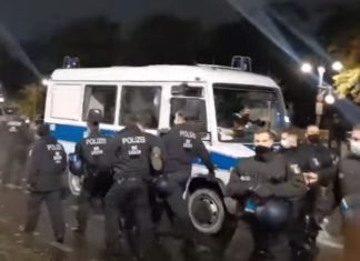 Duitse politie: bij migranten zeven kleuren bagger schijten – en tegen straatmuzikant krachtig optreden