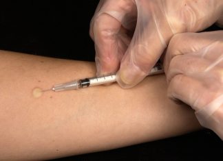Britse regering: Covid-19 vaccin mag niet worden gegeven aan kinderen en zwangere vrouwen