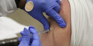 55 Mensen stierven in de VS na ontvangst van Covid-19 vaccins