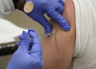 55 Mensen stierven in de VS na ontvangst van Covid-19 vaccins