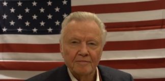 Jon Voight tart Hollywood en prijst Trump na Capitool onrusten – “Het is nog niet voorbij”