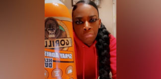 Afro-Amerikaan gebruikt superlijm als haarproduct – beschuldigt de fabrikant van racisme