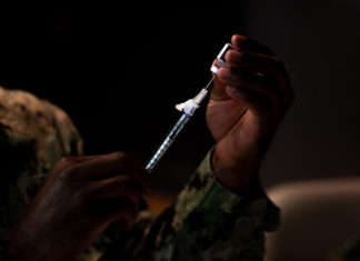 Voormalig hoofdarts van Pfizer zegt dat experimentele Covid-19 vaccins “gebruikt kunnen worden voor massale depopulatie”