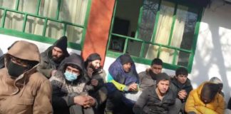 Grote groepen illegale migranten vallen huizen van Hongaren binnen – Burgemeester eist militaire actie
