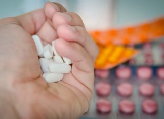 Terwijl de burgers lijden, wordt Big Pharma machtiger en rijker