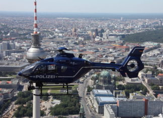 Duits links-groene regime zet politiehelikopter in tegen spelende kinderen