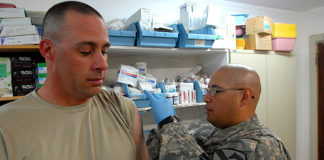 Een derde van de Amerikaanse krijgsmacht weigert het experimentele mRNA Covidvaccin