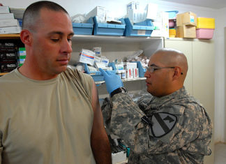 Een derde van de Amerikaanse krijgsmacht weigert het experimentele mRNA Covidvaccin