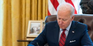 Biden stopt de export van vaccin: West-Europa zal zonder zitten