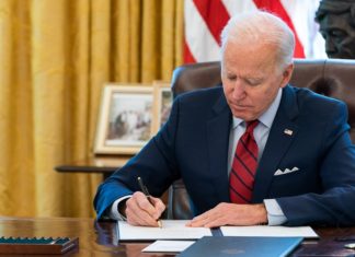 Biden stopt de export van vaccin: West-Europa zal zonder zitten