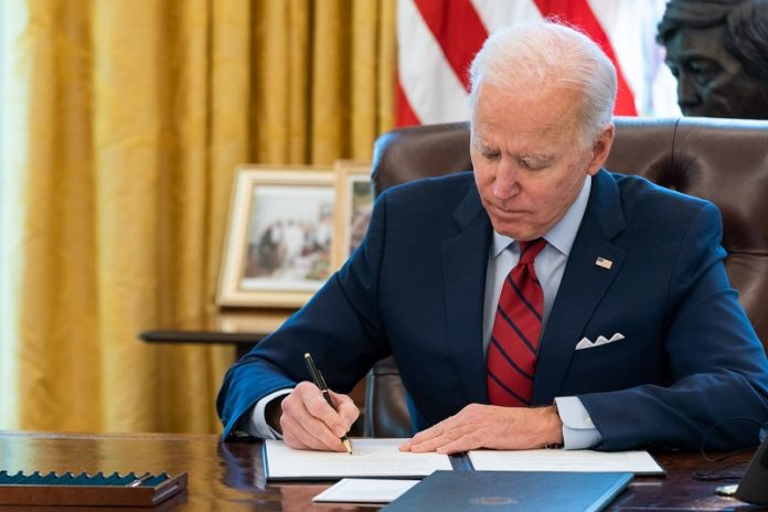 Biden stopt de export van vaccin