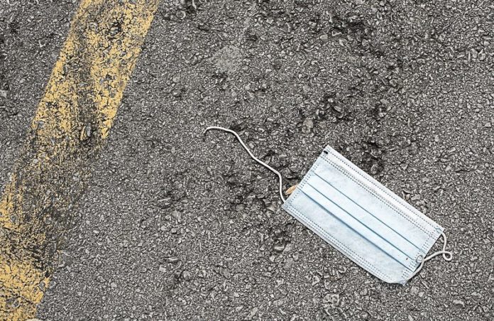 Mondkapje op straat Corona