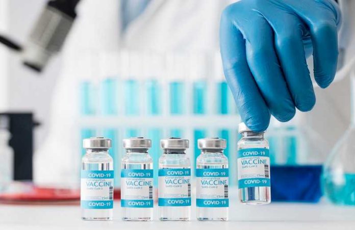 coronavirus-vaccine-composition-lab Freepik
