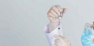 Afwijzing van vaccins door Italiaanse gezondheidswerkers leidt de regering ertoe ze verplicht te stellen